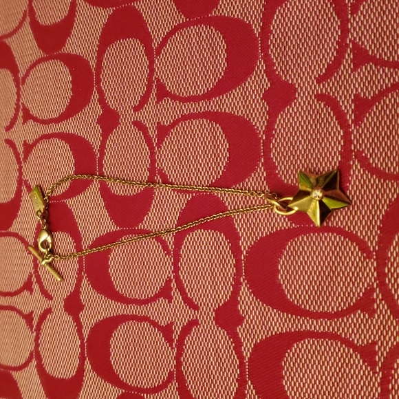 Bracelets - Picture 1 of 6